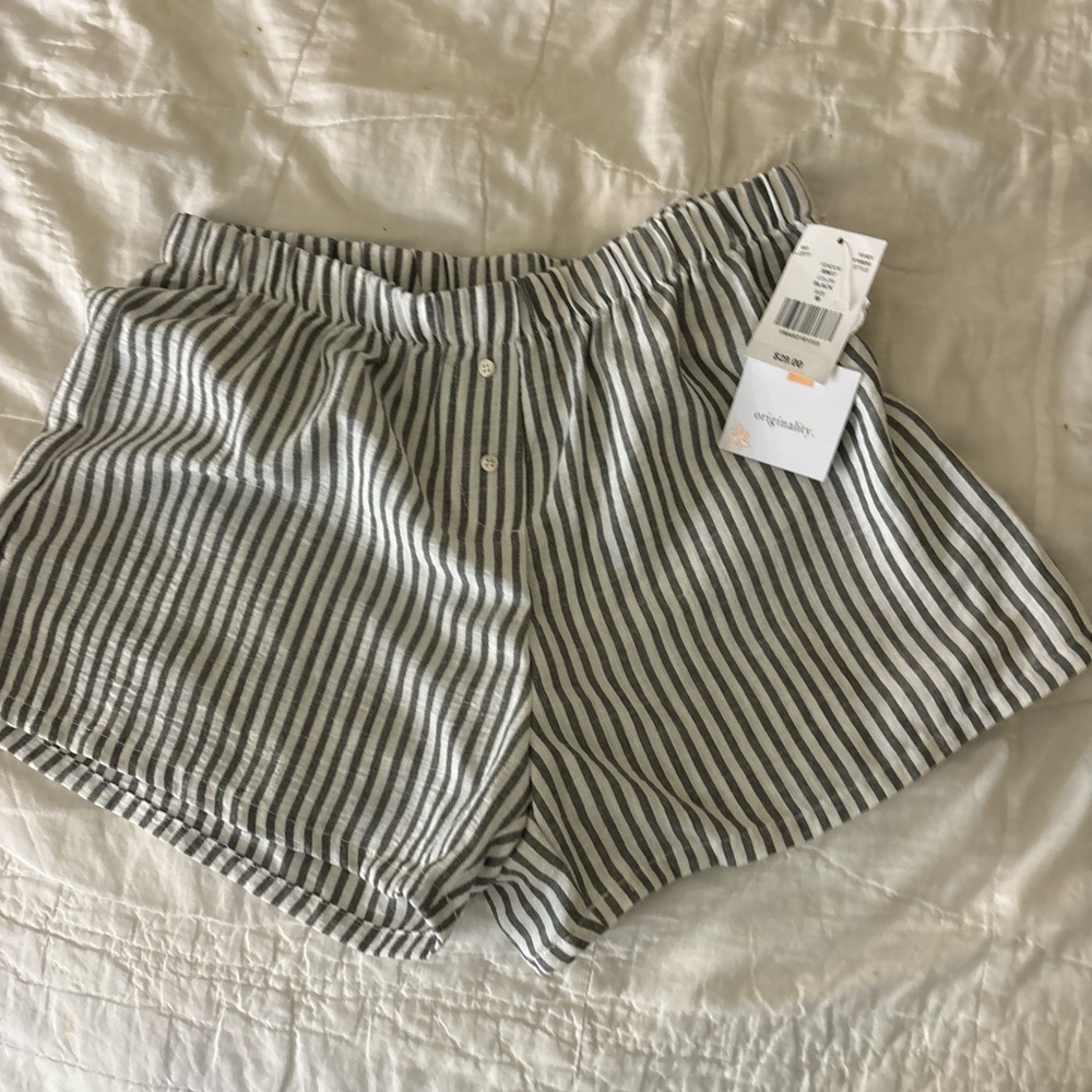 Beachy linen striped shorts